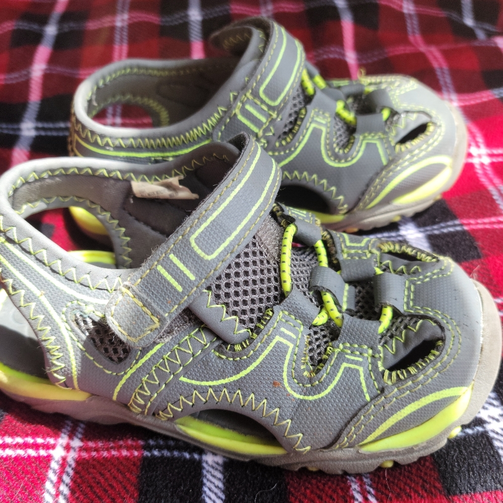 Lot of 5 kids shoes - Picture 9 of 11